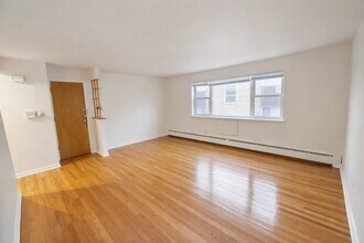 2027 W 111th St in Chicago, IL - Building Photo - Building Photo