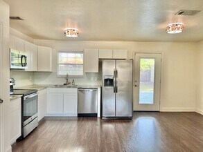 27 North St in Mary Esther, FL - Building Photo - Building Photo
