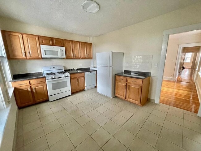 9 Barrows St, Unit B in Boston, MA - Building Photo - Building Photo