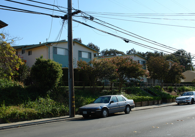 645-671 Military East St in Benicia, CA - Foto de edificio - Building Photo