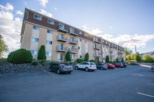 580 Montgomery St in Fredericton, NB - Building Photo - Building Photo