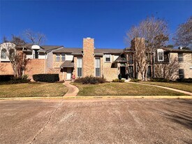 727 Bunker Hill Rd in Houston, TX - Building Photo