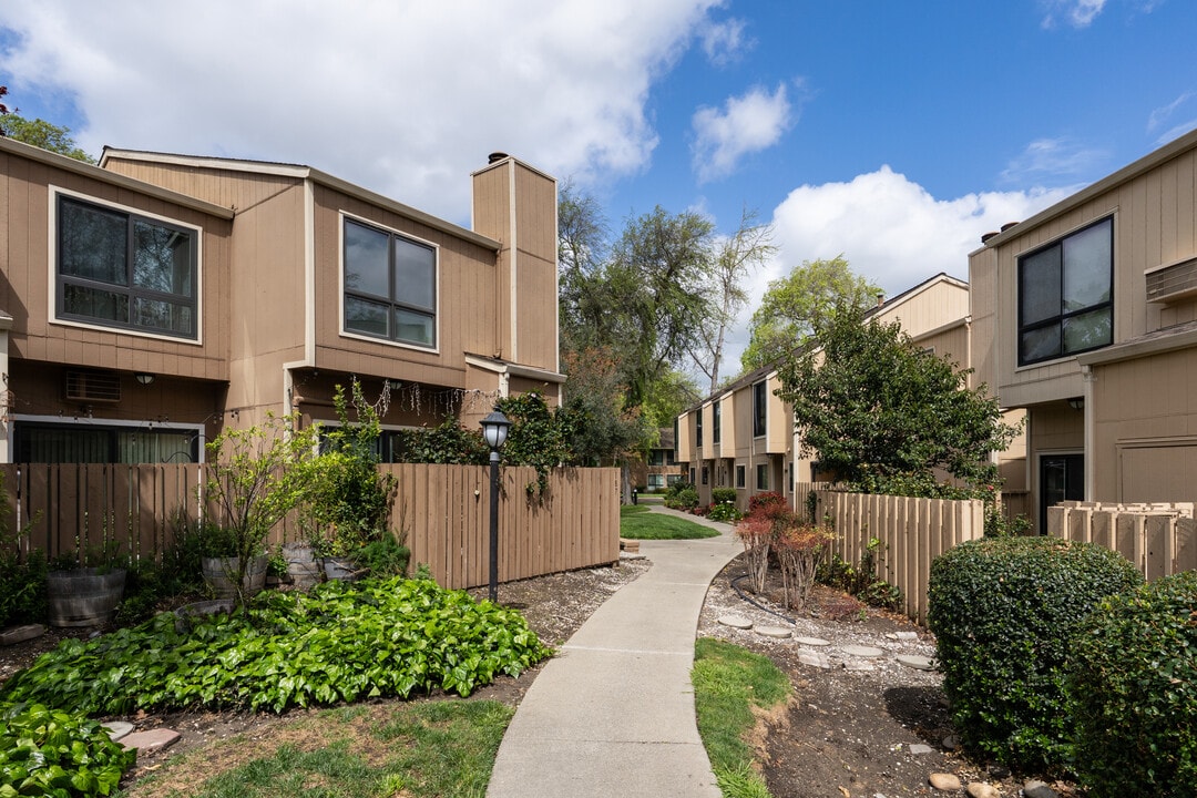 Vintner Condominiums in San Ramon, CA - Foto de edificio