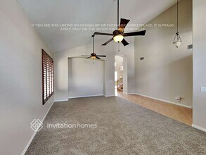 11013 Desert Dove Ave in Las Vegas, NV - Foto de edificio - Building Photo