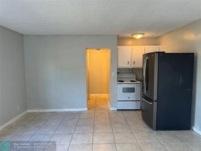 5301 NW 18th Pl in Lauderhill, FL - Building Photo - Building Photo