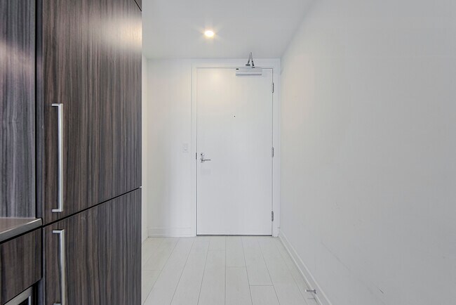 19-1819 Western Battery Rd in Toronto, ON - Building Photo - Building Photo