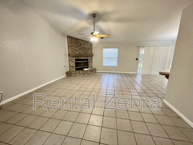 1239 El Portal Dr in Merced, CA - Building Photo - Building Photo