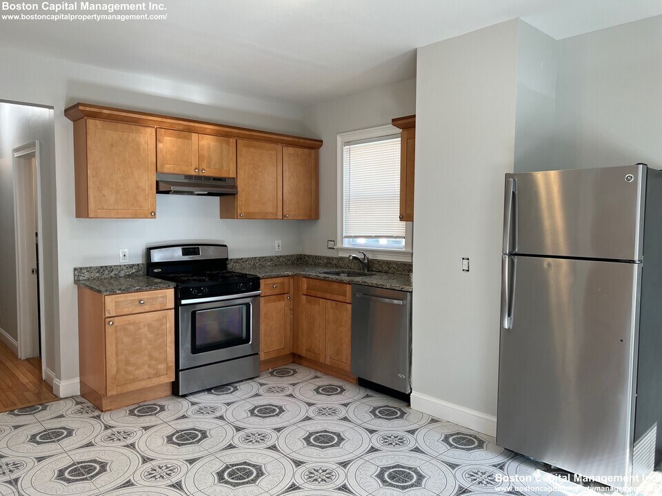 179 Belmont St, Unit 1 in Everett, MA - Foto de edificio