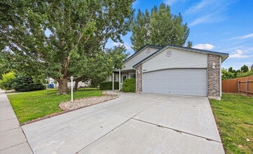 803 Coopers Ct in Caldwell, ID - Building Photo - Building Photo