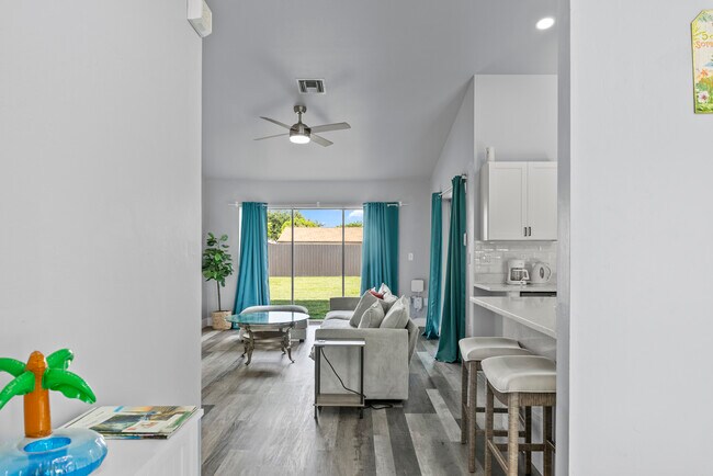 3137 SE 8th Pl in Cape Coral, FL - Building Photo - Building Photo