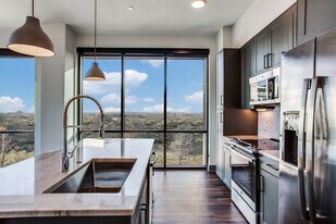 Aura Thirty2 in Austin, TX - Building Photo