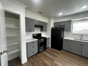 5503 Burgundy Dr in Austin, TX - Building Photo - Building Photo