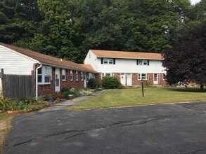 Foxridge Apartments in Barkhamsted, CT - Building Photo - Building Photo