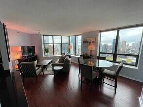 400 N La Salle Dr in Chicago, IL - Building Photo - Building Photo