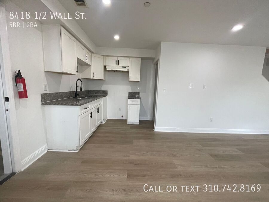 8418 1/2 Wall St in Los Angeles, CA - Building Photo