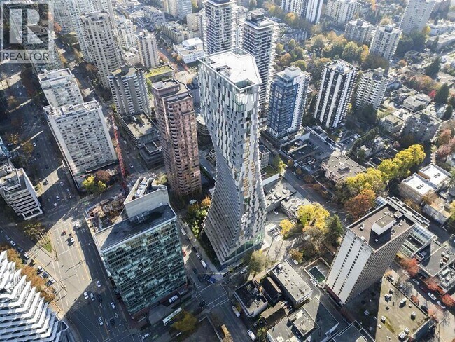 1568 Alberni St in Vancouver, BC - Building Photo - Building Photo