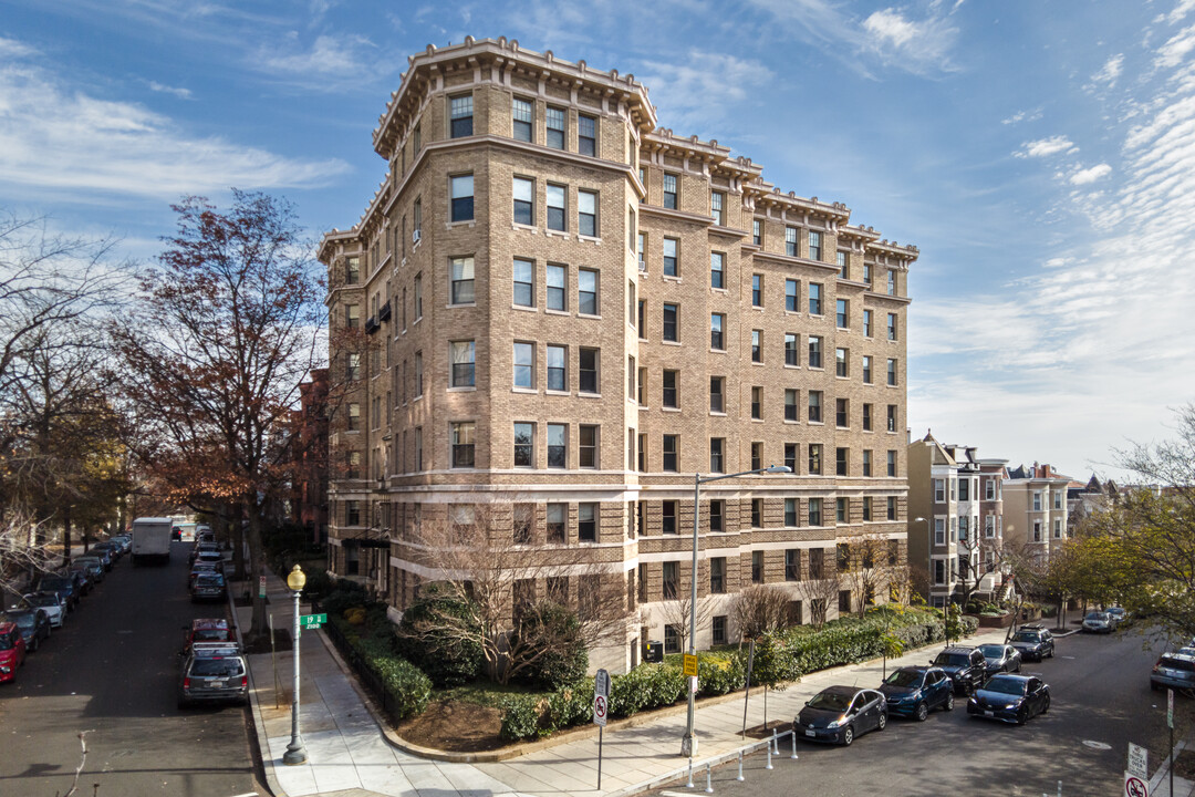 1870 Wyoming Ave NW in Washington, DC - Foto de edificio