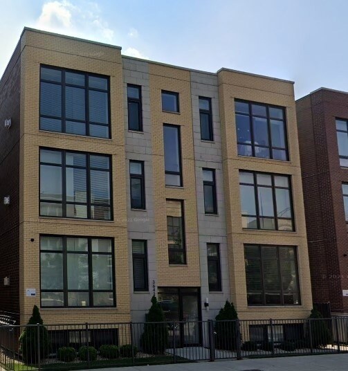 3643 W Montrose Ave in Chicago, IL - Building Photo