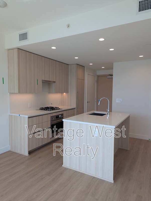 1626 Water St in Kelowna, BC - Building Photo - Building Photo