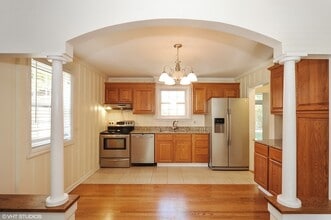 824 E Rockland Rd in Libertyville, IL - Building Photo - Building Photo