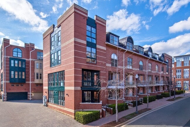 property at 1662 N Quinn St