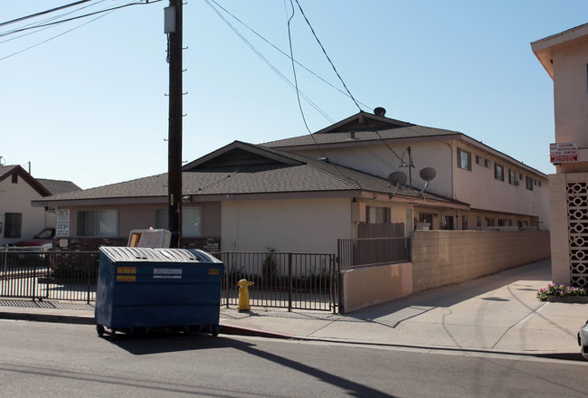 4022 Live Oak St in Bell, CA - Foto de edificio - Building Photo