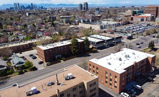 The Capri Apartments in Denver, CO - Foto de edificio - Building Photo