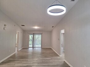 8192 Cabin Lake Cir in Jacksonville, FL - Building Photo - Building Photo