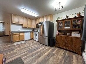 1481 Joyce Dr in Fairbanks, AK - Building Photo - Building Photo