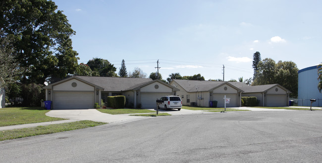 Princeton Villas in Ft. Myers, FL - Foto de edificio - Building Photo