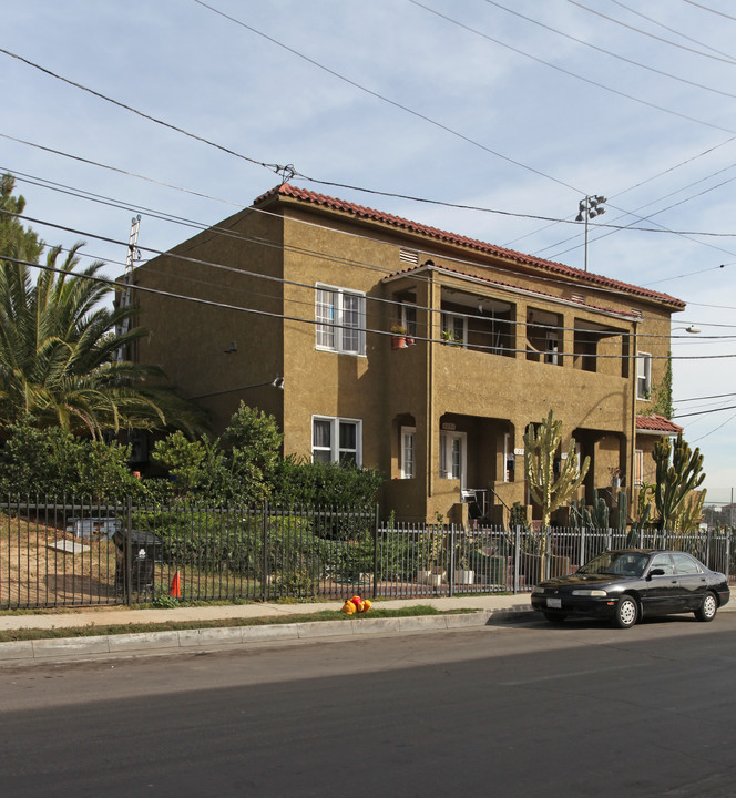 1201 W Court St in Los Angeles, CA - Foto de edificio