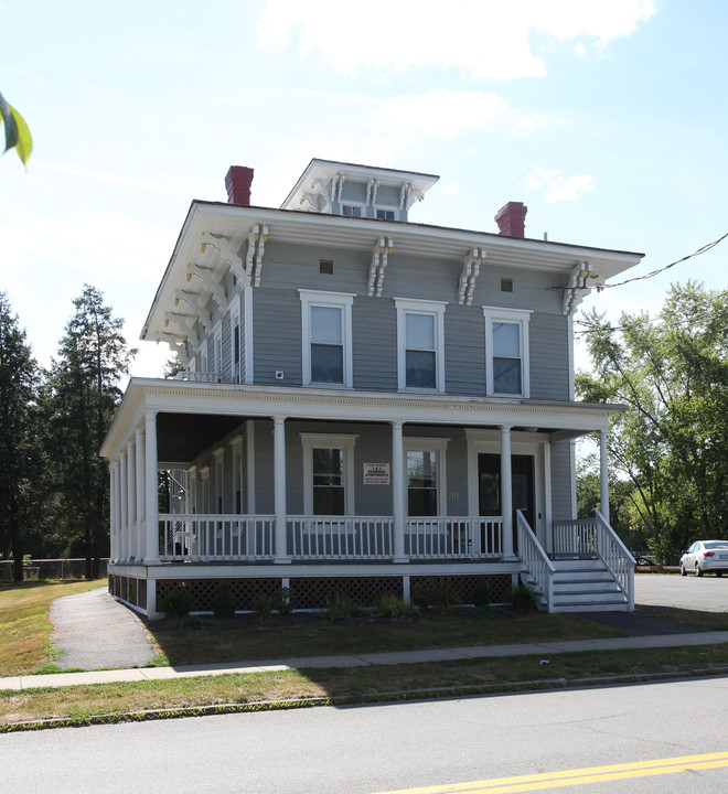 136 Conway St in Greenfield, MA - Foto de edificio