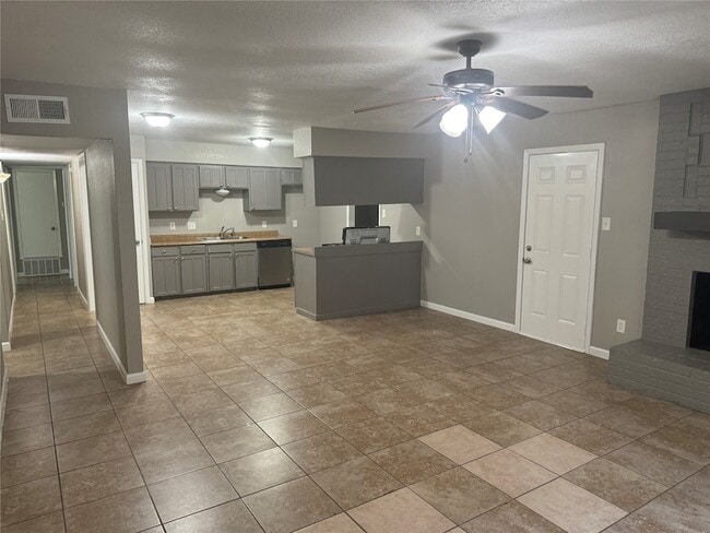 533 Linda Dr in Burleson, TX - Building Photo - Building Photo