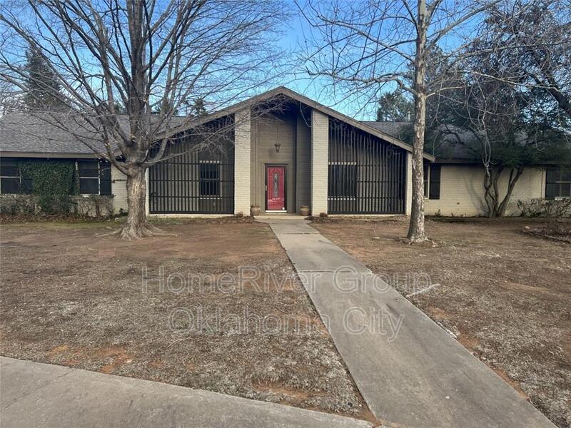 1700 Washington St in Edmond, OK - Building Photo