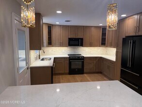 8A Canton Dr in Manchester Township, NJ - Building Photo - Building Photo