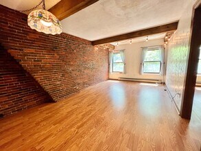 100 Commercial St, Unit 4 in Boston, MA - Foto de edificio - Building Photo