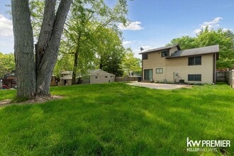 4022 Hazelett Dr in Waterford Township, MI - Foto de edificio - Building Photo