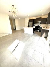 2418 SE 10th St in Homestead, FL - Building Photo - Building Photo