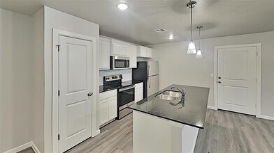 11218 Burnham Ave in Oklahoma City, OK - Building Photo - Building Photo