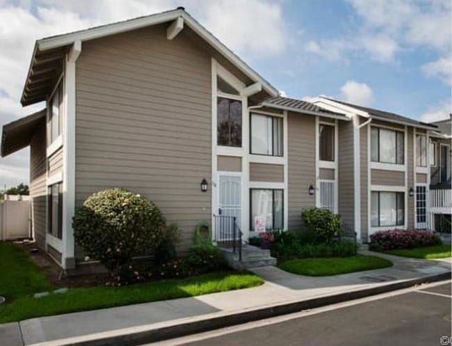 property at 700 W Walnut Ave