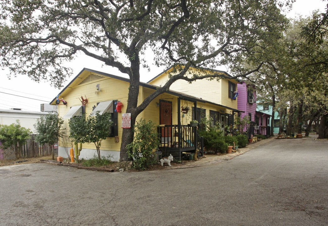 Southern Oaks in Austin, TX - Building Photo