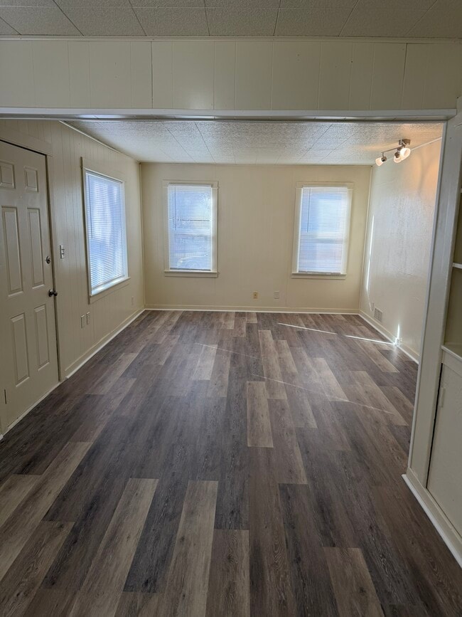 1039 SW Cascade Ave in Redmond, OR - Building Photo - Building Photo