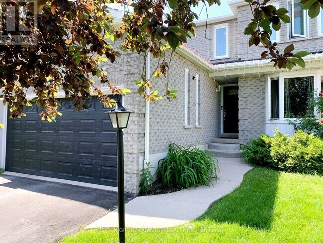 185 Blackfoot Trail in Mississauga, ON - Building Photo - Building Photo