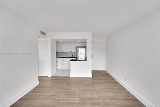 4335 NW S Tamiami Canal Dr in Miami, FL - Building Photo - Building Photo