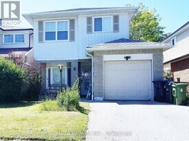 8 Roscoe Rd in Toronto, ON - Building Photo