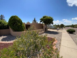 729 Parkside Dr NE in Albuquerque, NM - Building Photo - Building Photo