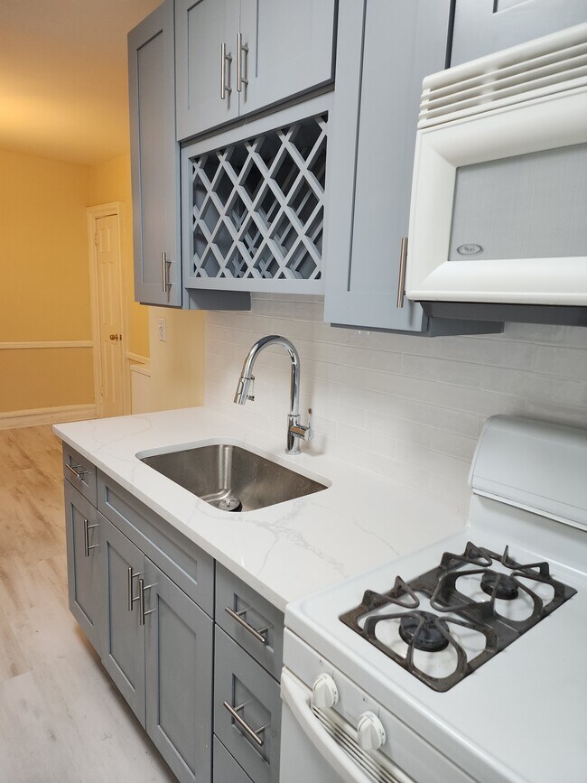 6114 23rd Ave in Brooklyn, NY - Foto de edificio - Building Photo