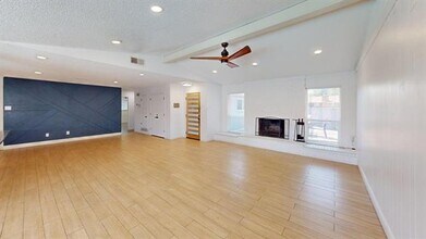 2131 Blossom Ln in Richardson, TX - Foto de edificio - Building Photo