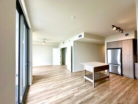 525 SW 4th Ave, Unit S1 in Miami, FL - Building Photo