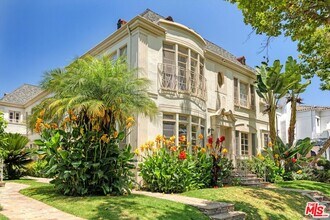 9945 Robbins Dr in Beverly Hills, CA - Building Photo - Building Photo